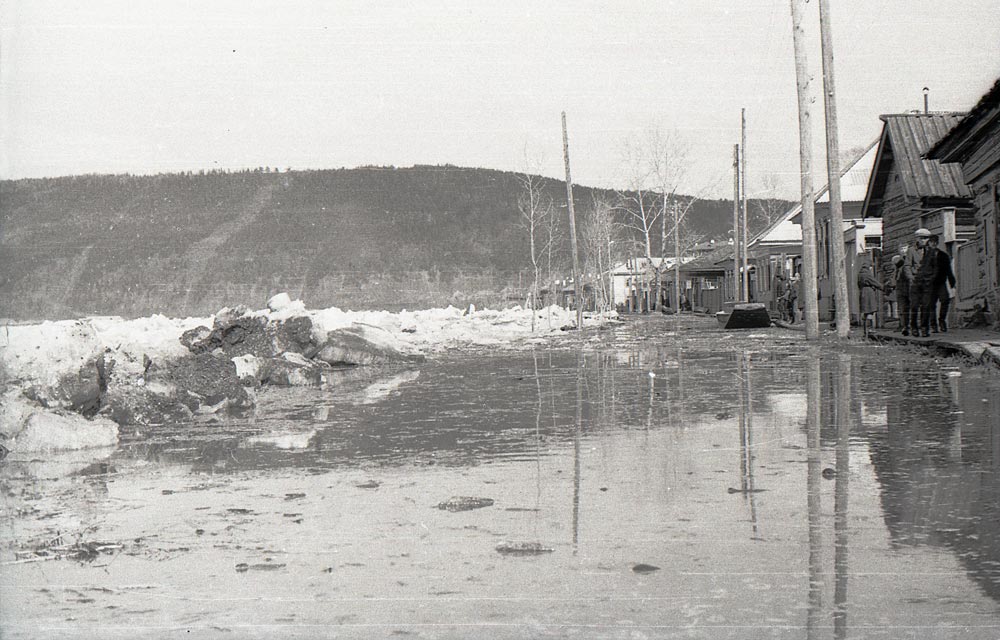 Наводнение в Киренске весной 1966 г., улица Лен. Рабочих